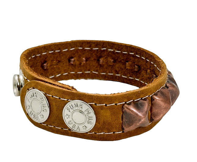 BC194CZ ANTIQUE 1 ROW  PYRAMID STUD BRACELET CRAZE HORSE LEATHER