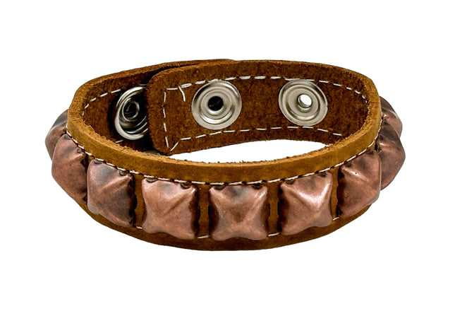 BC194CZ ANTIQUE 1 ROW  PYRAMID STUD BRACELET CRAZE HORSE LEATHER