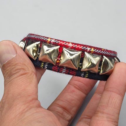 BC194PD PLAID 1 ROW PYRAMID STUDDED BRACELET CUFF