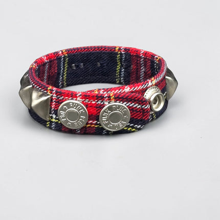 BC194PD PLAID 1 ROW PYRAMID STUDDED BRACELET CUFF