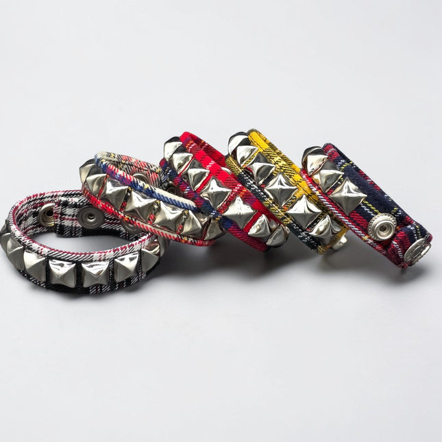 BC194PD PLAID 1 ROW PYRAMID STUDDED BRACELET CUFF