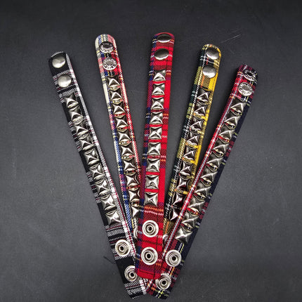 BC194PD PLAID 1 ROW PYRAMID STUDDED BRACELET CUFF