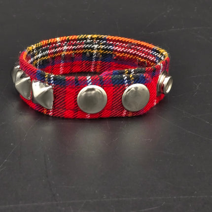 BC194PD PLAID 1 ROW PYRAMID STUDDED BRACELET CUFF