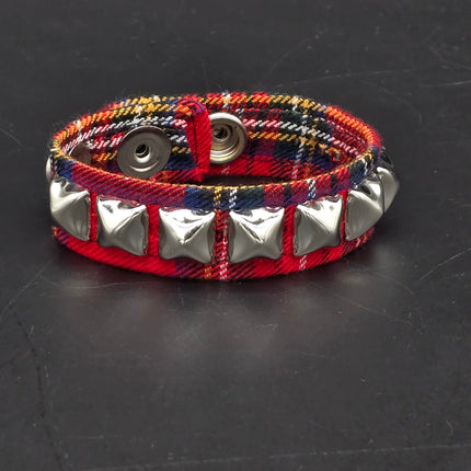BC194PD PLAID 1 ROW PYRAMID STUDDED BRACELET CUFF
