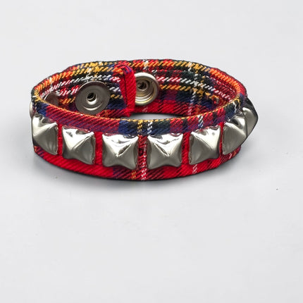 BC194PD PLAID 1 ROW PYRAMID STUDDED BRACELET CUFF