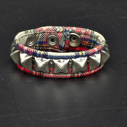 BC194PD PLAID 1 ROW PYRAMID STUDDED BRACELET CUFF
