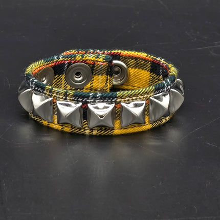 BC194PD PLAID 1 ROW PYRAMID STUDDED BRACELET CUFF