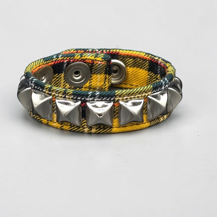 BC194PD PLAID 1 ROW PYRAMID STUDDED BRACELET CUFF