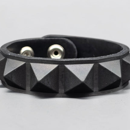 BC194RUB SILICONE RUBBER SINGLE ROW PYRAMID BRACELET