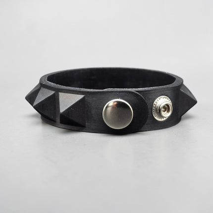 BC194RUB SILICONE RUBBER SINGLE ROW PYRAMID BRACELET