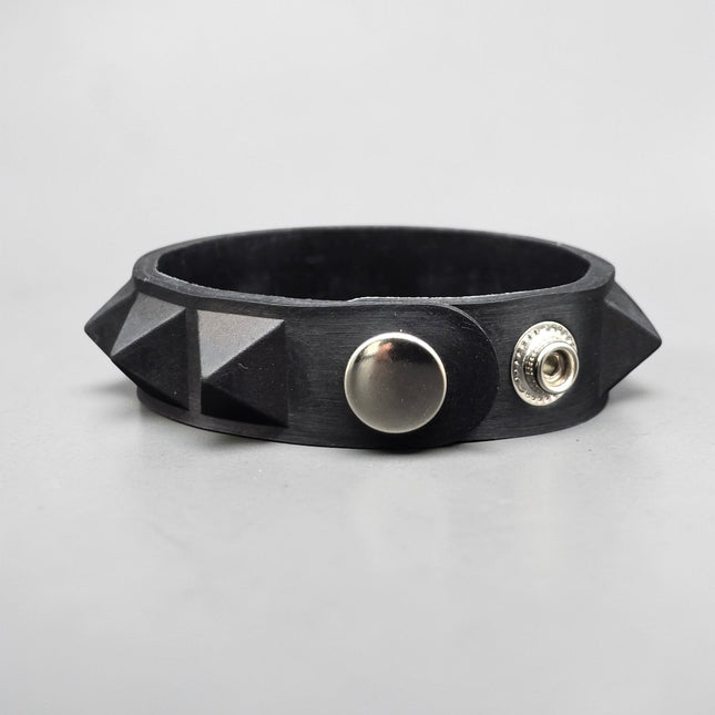 BC194RUB SILICONE RUBBER SINGLE ROW PYRAMID BRACELET