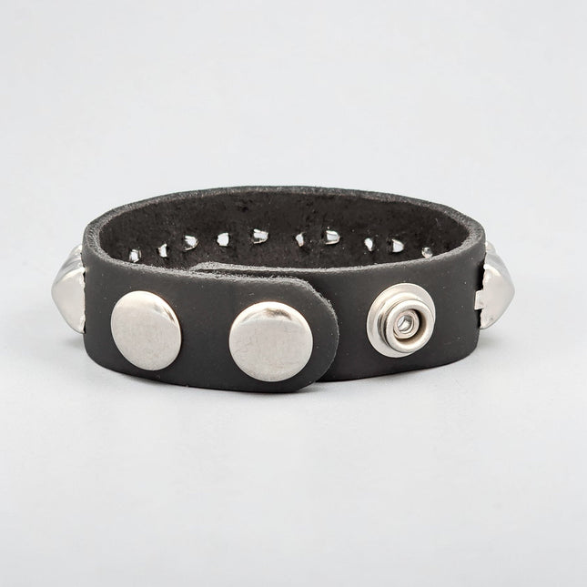 BC194 1 ROW 1/2" PYRAMID 3 SNAP BRACELET