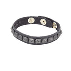 PYRAMID STUD / BLACK