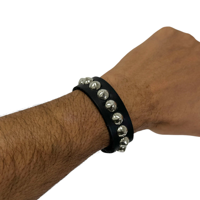 BC200 CONICAL STUDDED 3/4" WIDE SNAP BRACELET