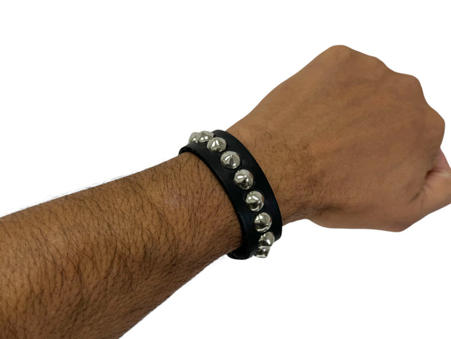 BC200 CONICAL STUDDED 3/4" WIDE SNAP BRACELET