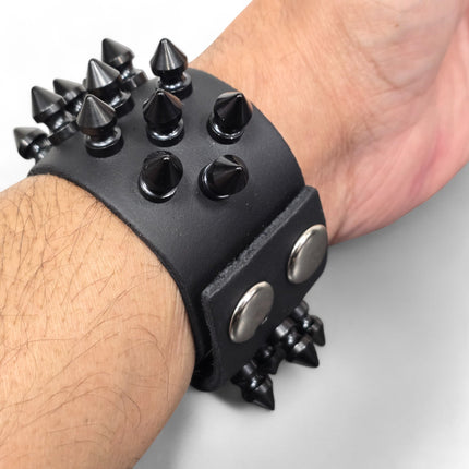 BC213  THREE ROW 31 PCS  1/2" SPIKE BRACELET SNAP BRACELET