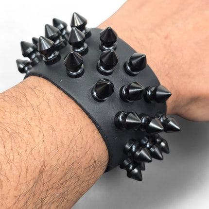 BC213  THREE ROW 31 PCS  1/2" SPIKE BRACELET SNAP BRACELET