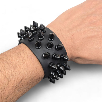 BC213  THREE ROW 31 PCS  1/2" SPIKE BRACELET SNAP BRACELET