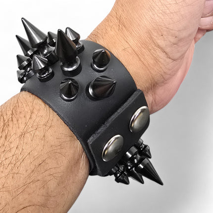 BC214 3 ROW 31 PICS 1" & 1/2" SPIKE SNAP CUFF BRACELET