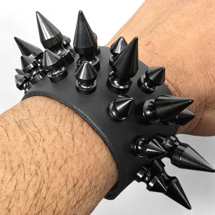 BC214 3 ROW 31 PICS 1" & 1/2" SPIKE SNAP CUFF BRACELET