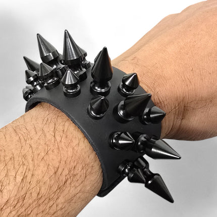 BC214 3 ROW 31 PICS 1" & 1/2" SPIKE SNAP CUFF BRACELET