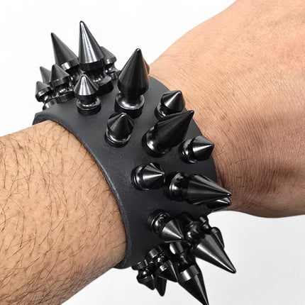 BC214 3 ROW 31 PICS 1" & 1/2" SPIKE SNAP CUFF BRACELET