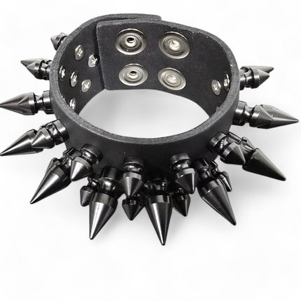 BC214 3 ROW 31 PICS 1" & 1/2" SPIKE SNAP CUFF BRACELET