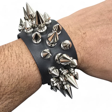 BC214 3 ROW 31 PICS 1" & 1/2" SPIKE SNAP CUFF BRACELET