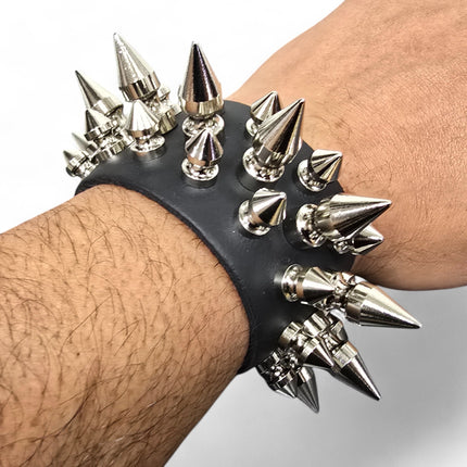 BC214 3 ROW 31 PICS 1" & 1/2" SPIKE SNAP CUFF BRACELET