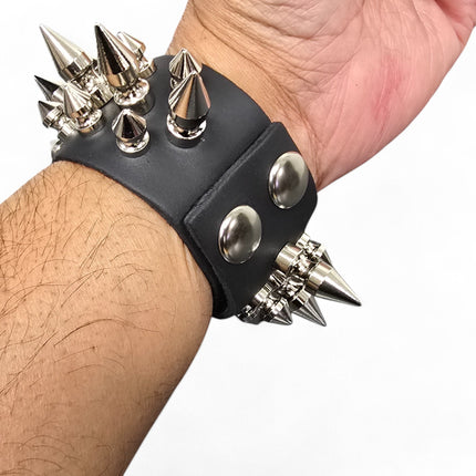 BC214 3 ROW 31 PICS 1" & 1/2" SPIKE SNAP CUFF BRACELET