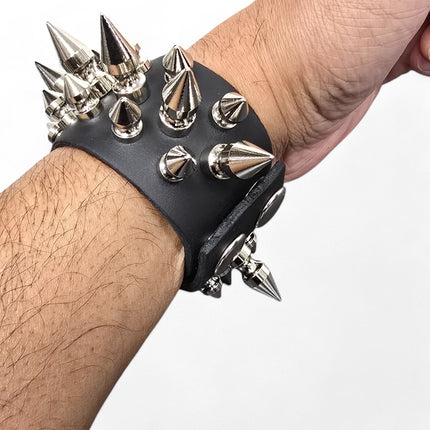 BC214 3 ROW 31 PICS 1" & 1/2" SPIKE SNAP CUFF BRACELET