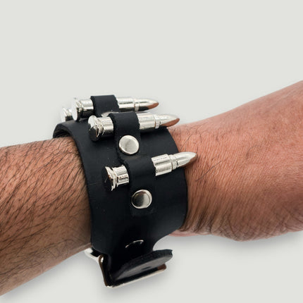 BC228  SMALL SILVER  OR BLACK BULLET BUCKLE BRACELET 1 1/2" WIDE