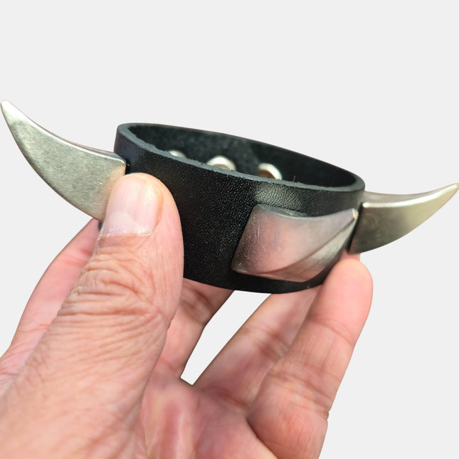 BC252  LARGE  CLAW SPIKE BRACELET