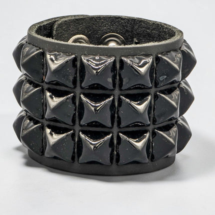 BC278  LARGE 5/8" PYRAMID 2 1/2" WIDE BRACELET LEATHER