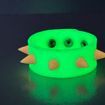 BC325RUB SPIKE  SILICONE GLOW IN DARK BRACELET
