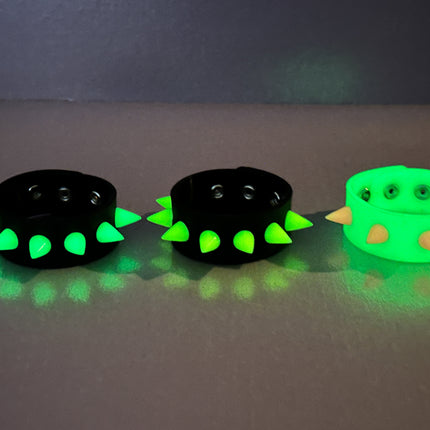 BC325RUB SPIKE  SILICONE GLOW IN DARK BRACELET
