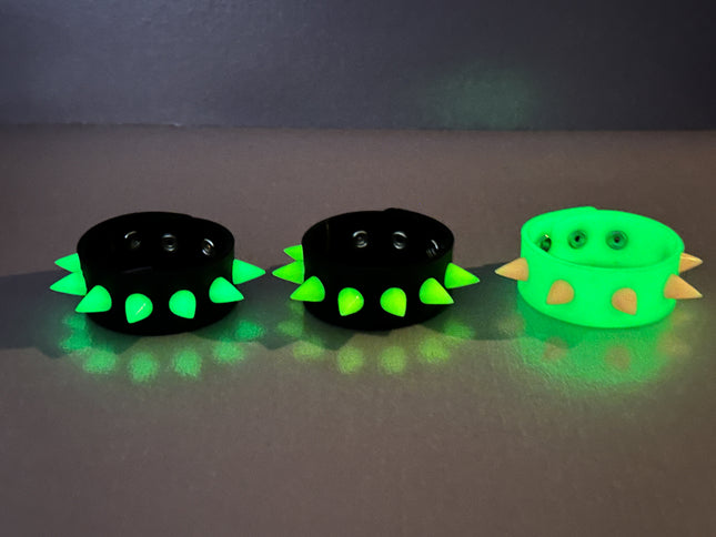 BC325RUB SPIKE  SILICONE GLOW IN DARK BRACELET