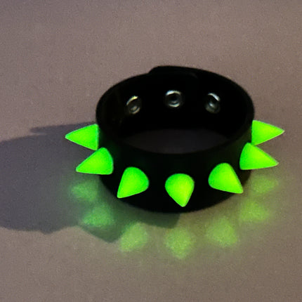 BC325RUB SPIKE  SILICONE GLOW IN DARK BRACELET