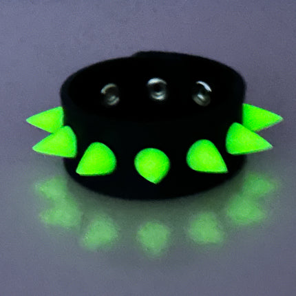 BC325RUB SPIKE  SILICONE GLOW IN DARK BRACELET