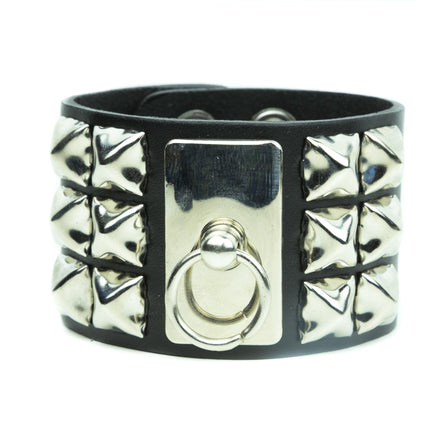 BC463 STUDDED METAL PLATE O RING CUFF