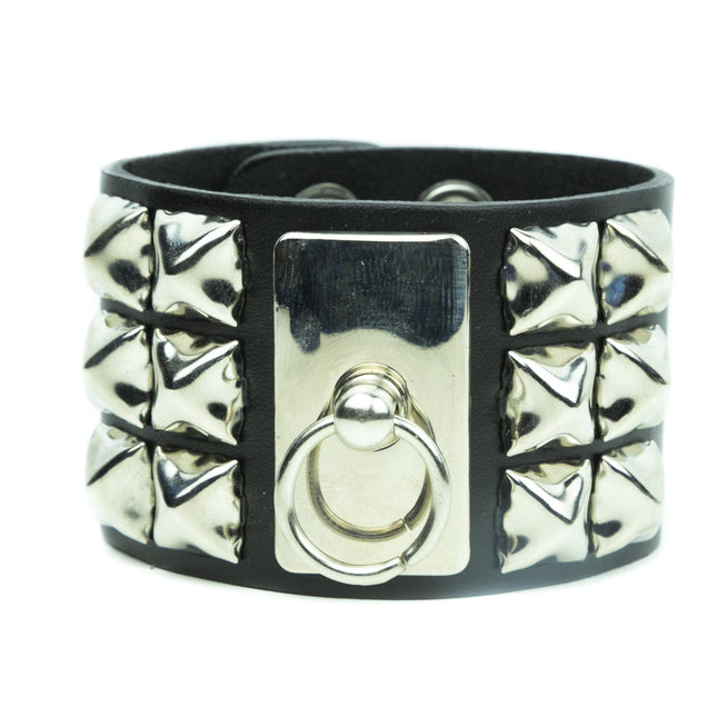 BC463 STUDDED METAL PLATE O RING CUFF
