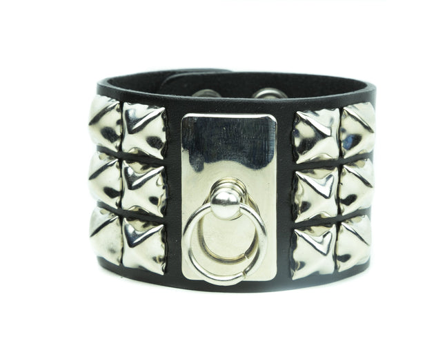 BC463 STUDDED METAL PLATE O RING CUFF
