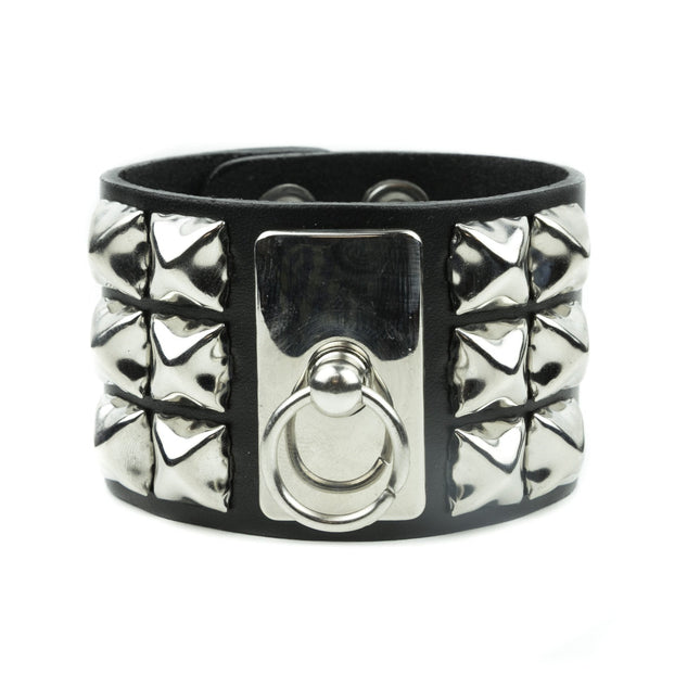 BC463 STUDDED METAL PLATE O RING CUFF