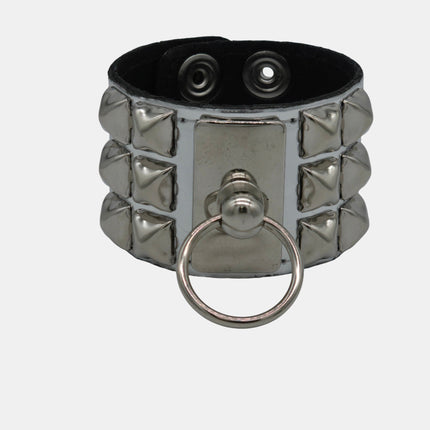 BC463P.SIL STUDDED METAL PLATE O RING CUFF