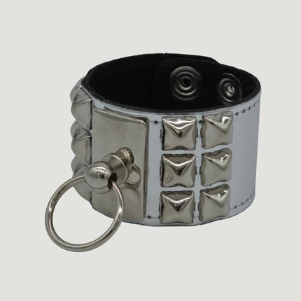 BC463P.SIL STUDDED METAL PLATE O RING CUFF