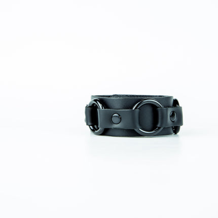 BC806 TRIPLE RING LEATHER BRACELET
