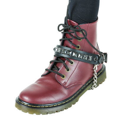 BS147  ONE ROW PYRAMID STUDDED BOOTHSTRAP