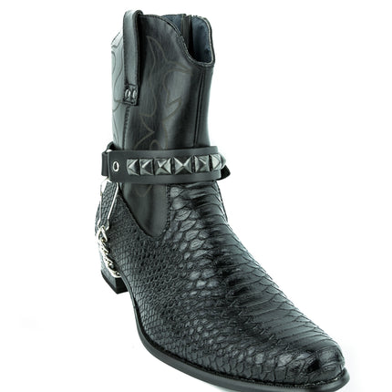 BS147  ONE ROW PYRAMID STUDDED BOOTHSTRAP