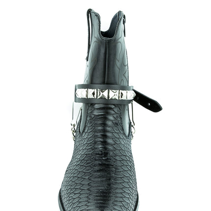 BS147  ONE ROW PYRAMID STUDDED BOOTHSTRAP
