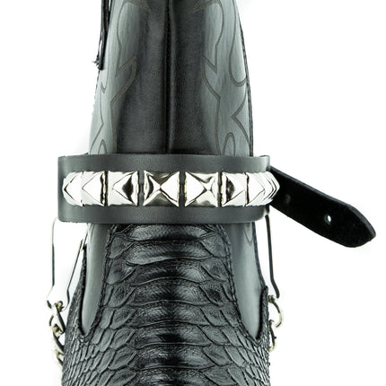 BS147  ONE ROW PYRAMID STUDDED BOOTHSTRAP